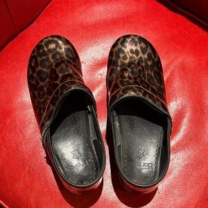 Dansko Leopard Print Women's clogs Sz 41